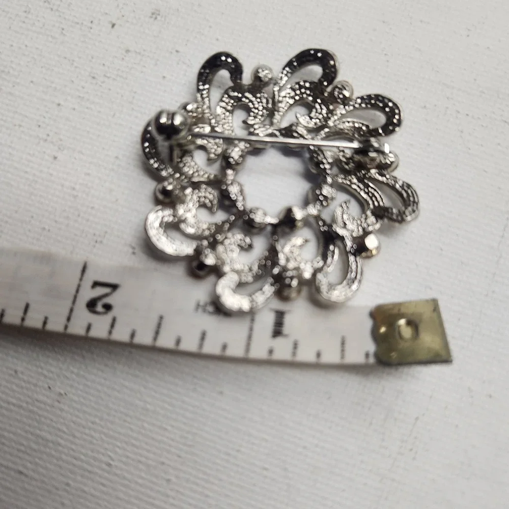 Vintage Silver Tone Rhinestone Wreath Brooch Amber Purple‎ Clear Floral Pin